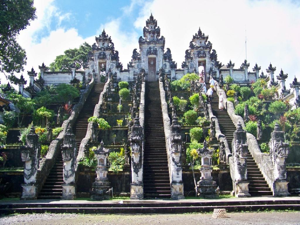 Bukit Asri Lodge Seraya Luaran gambar